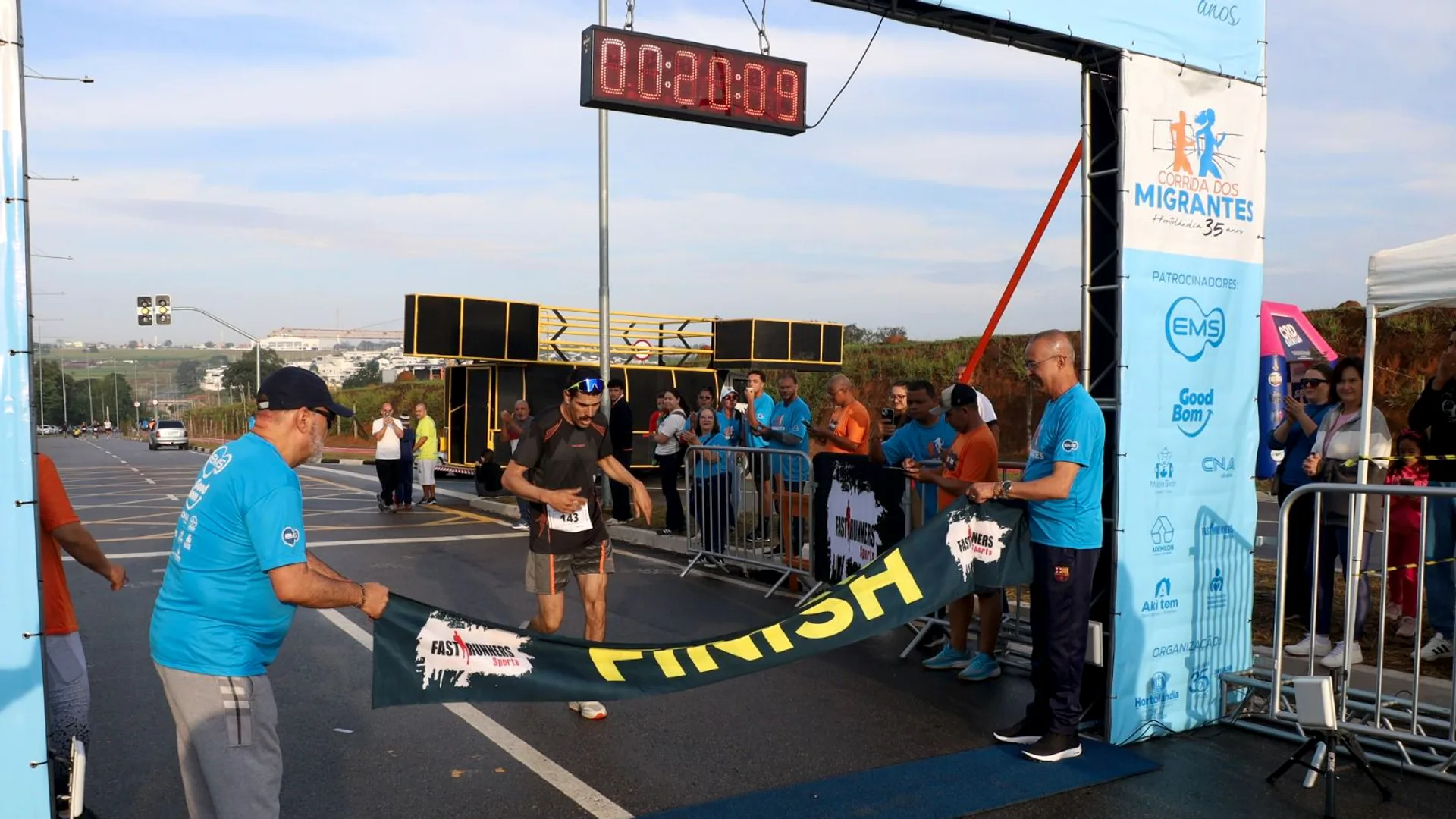 Recorde de participantes na Corrida dos Migrantes levou “onda azul” às ruas de Hortolândia