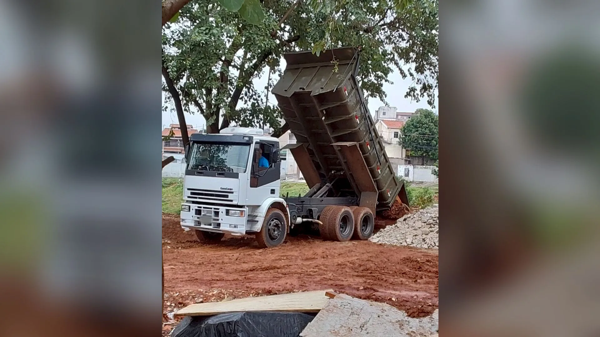 Descarte irregular em área verde gera multa de quase R$ 2 mil em Hortolândia