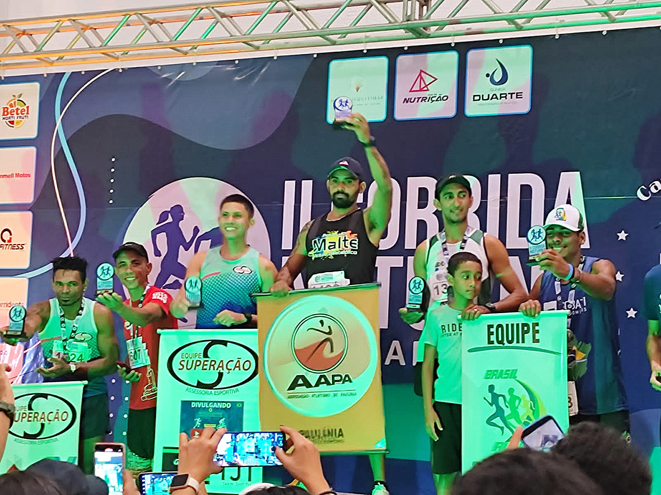 Atletas da AAPA ATLETISMO se destacam na II CORRIDA NOTURNA NO GUARUJÁ com 17 pódios conquistados