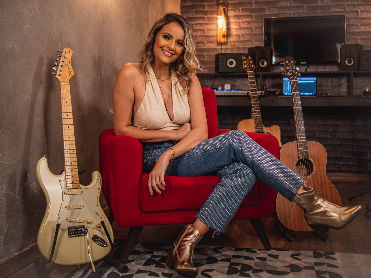 Micaele Matias divulga a música “Bobeira”