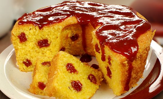Bolo de milho com goiabada para festa junina