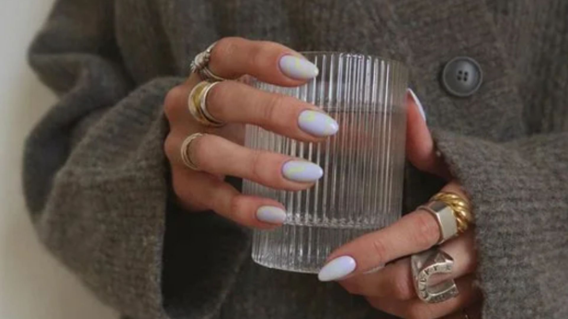 Afinal, o que é e como funciona a fita líquida para unhas?