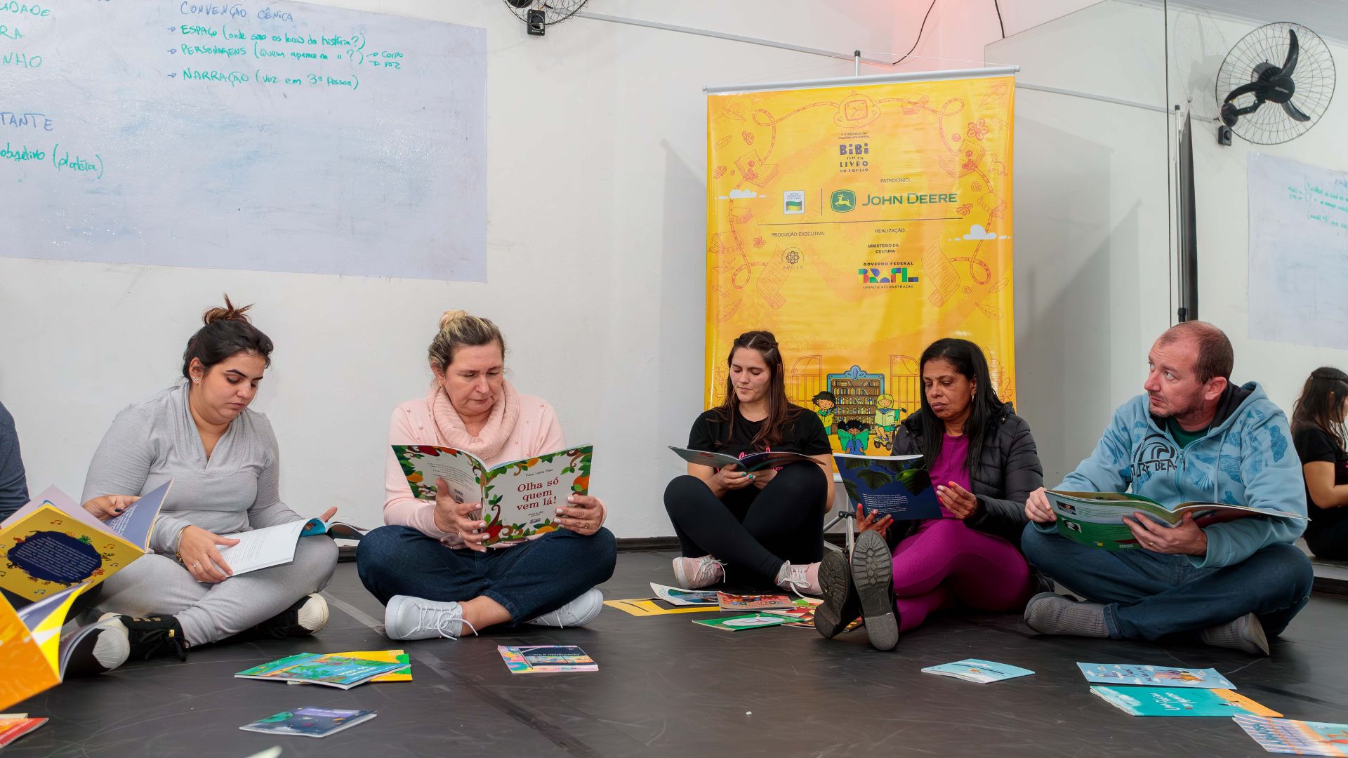 Oficina Pedagógica do projeto Bi-bi Móvel faz parada no Grupo Primavera e no Instituto Padre Haroldo