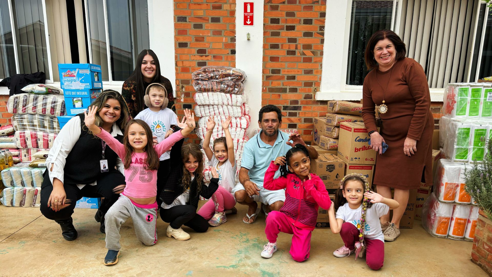 Mini-Arraiá do Tivoli Shopping arrecada quase uma tonelada de alimentos para a Casa da Criança de Santa Bárbara