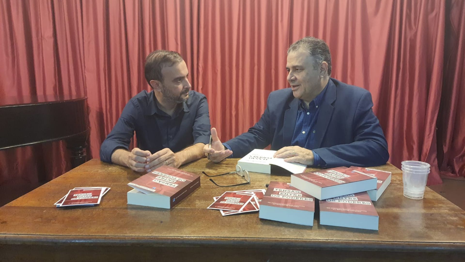 Lançamento do livro "Tensão Entre os Poderes" traz uma visão crítica da política brasileira