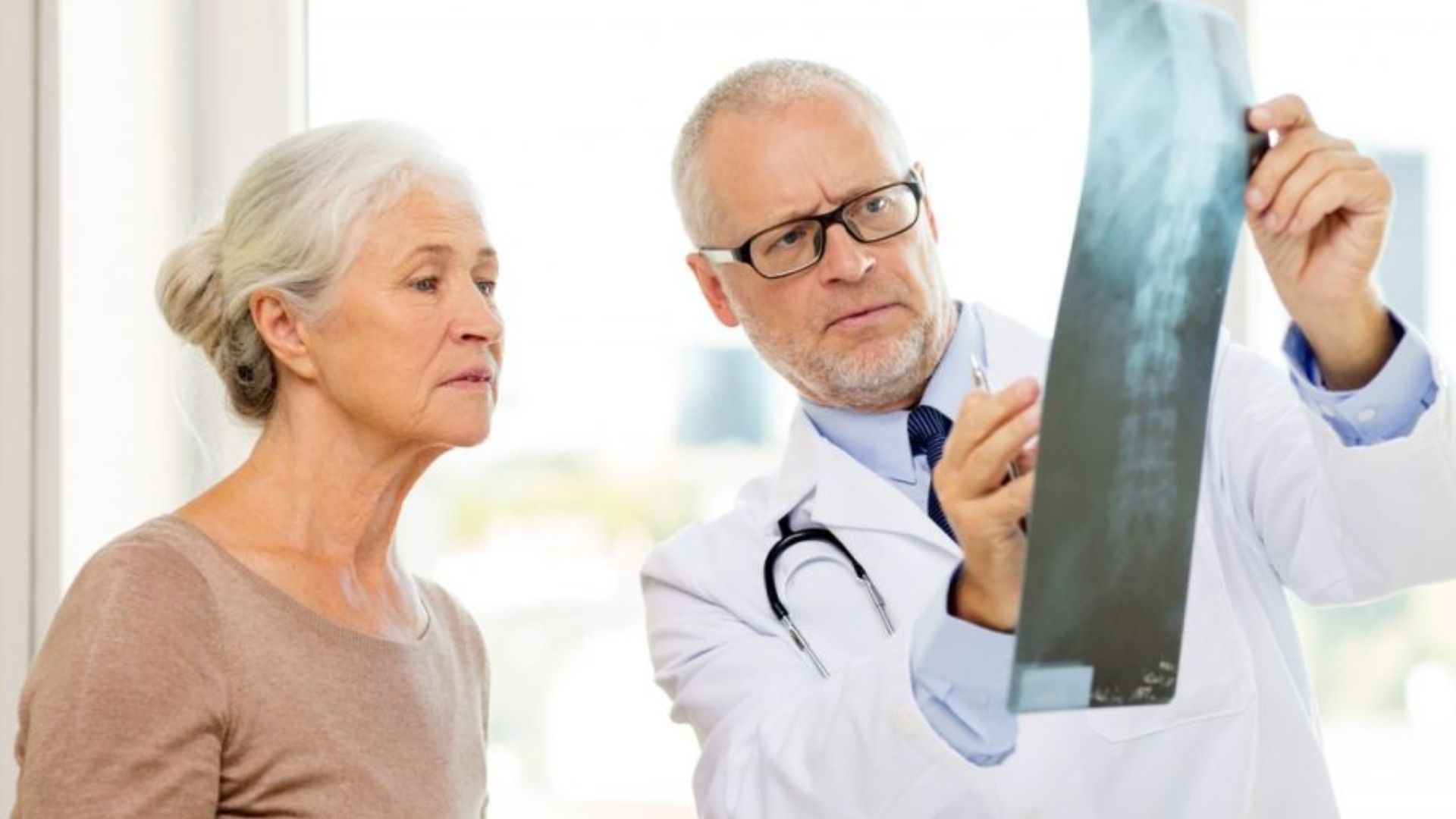 7 Dicas Essenciais para Prevenir a Osteoporose e Fortalecer Seus Ossos