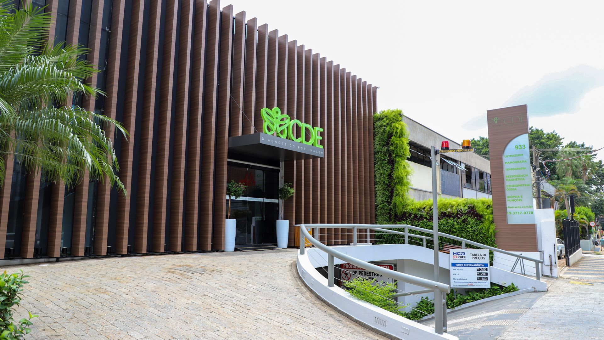 Grupo CDE Celebra 40 Anos com Homenagens e Reestruturação da Marca