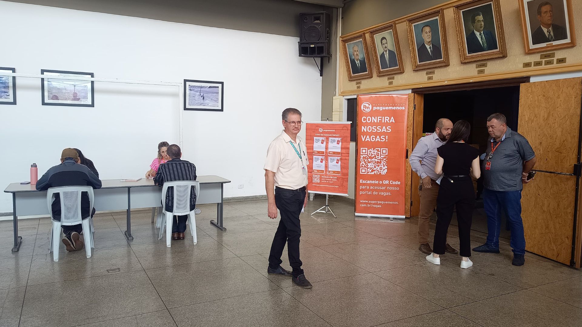 Oportunidades de emprego: Pague Menos realiza seleção para 14 funções diferentes nesta segunda-feira