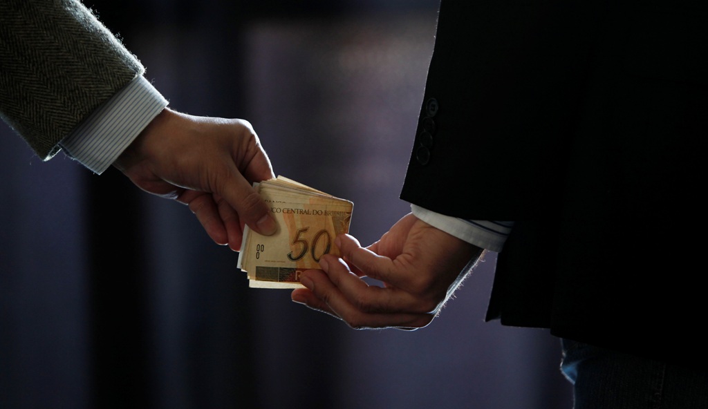 Corrupção nas Prefeituras: Entenda como Funciona a Rachadinha e o Cafézinho