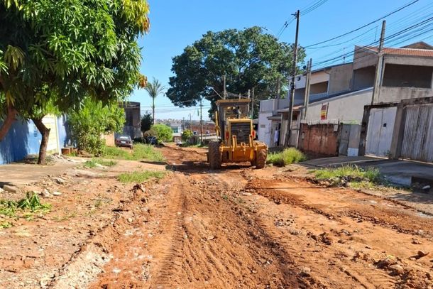 Prefeito Henrique inicia obras de melhorias na Vila Operária após promessas não cumpridas do Dalben