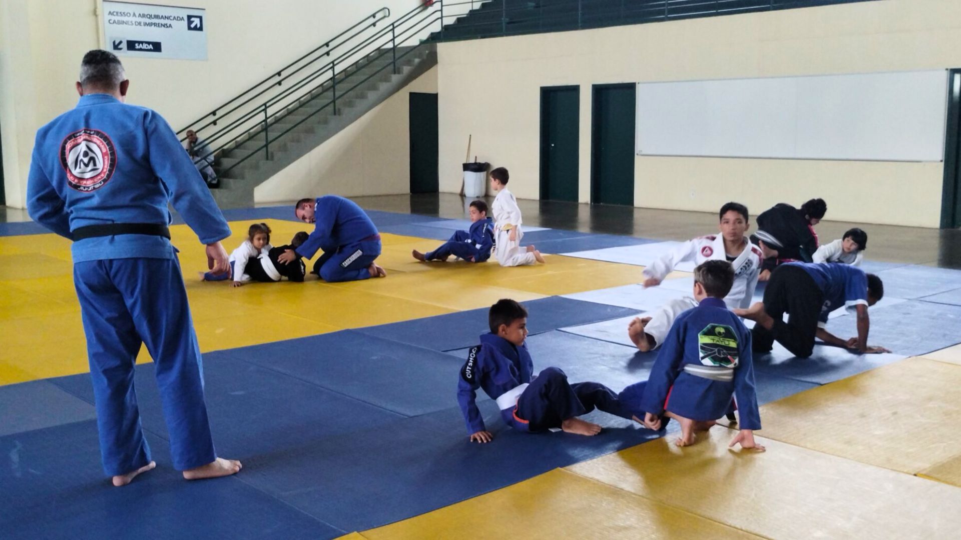 Hortolândia oferece 80 vagas gratuitas para vôlei e jiu-jitsu em escolinhas esportivas