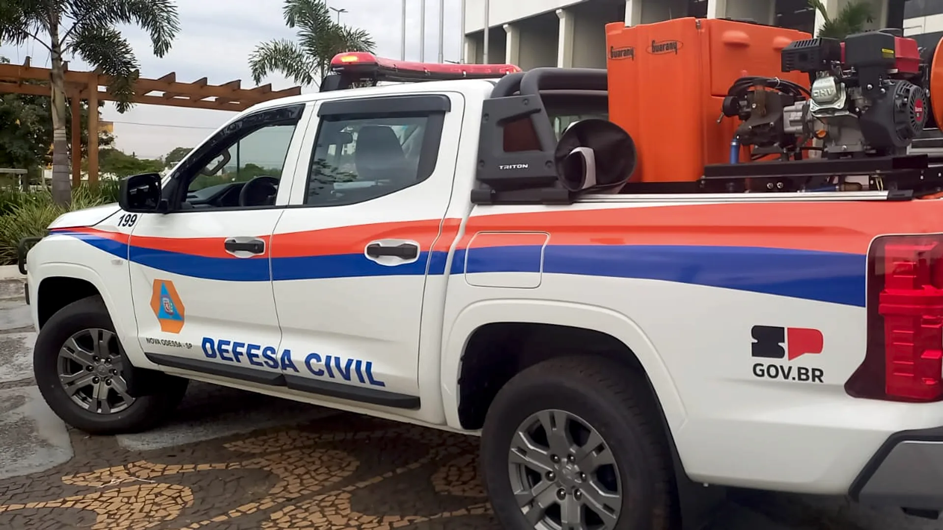 Defesa Civil de Nova Odessa recebeu viatura 4x4 e kit de combate a incêndios