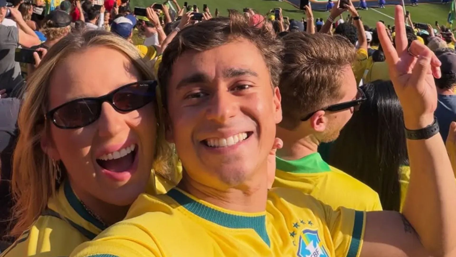O deputado federal Nikolas Ferreira (PL-MG), que se posicionou contra o fim da escala 6x1, acompanhando a Copa do Mundo