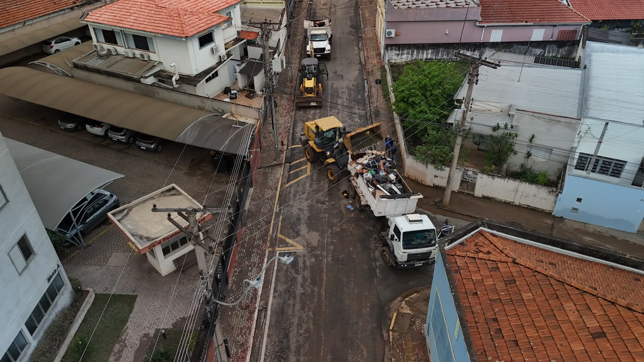 Viaturas e equipe da Defesa Civil de Sumaré mobilizadas para atendimento preventivo