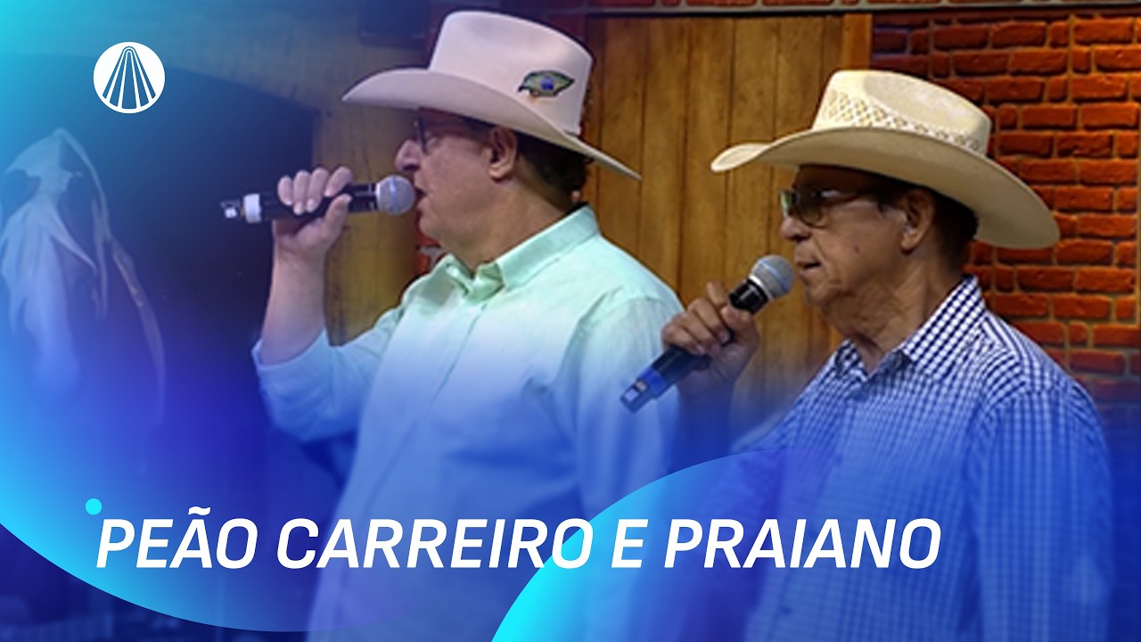 Dupla sertaneja Peão Carreiro e Praiano cantando no palco