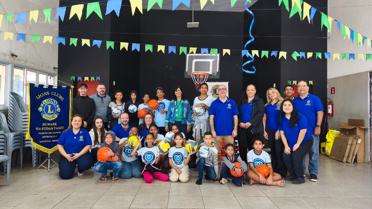Lions Clube doa R$ 5,1 mil em materiais esportivos para projeto social em Sumaré