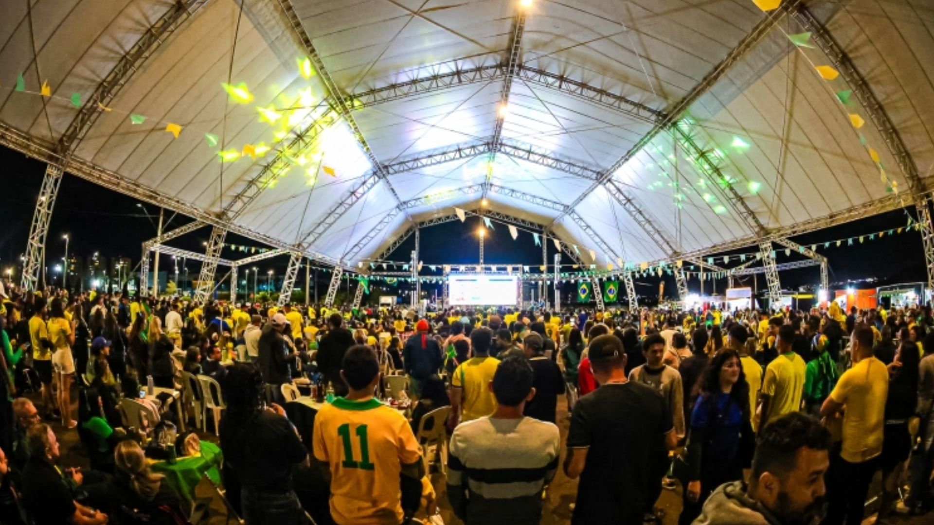 Vila da Copa reuniu cerca de 800 pessoas na torcida pelo Brasil em Paulínia