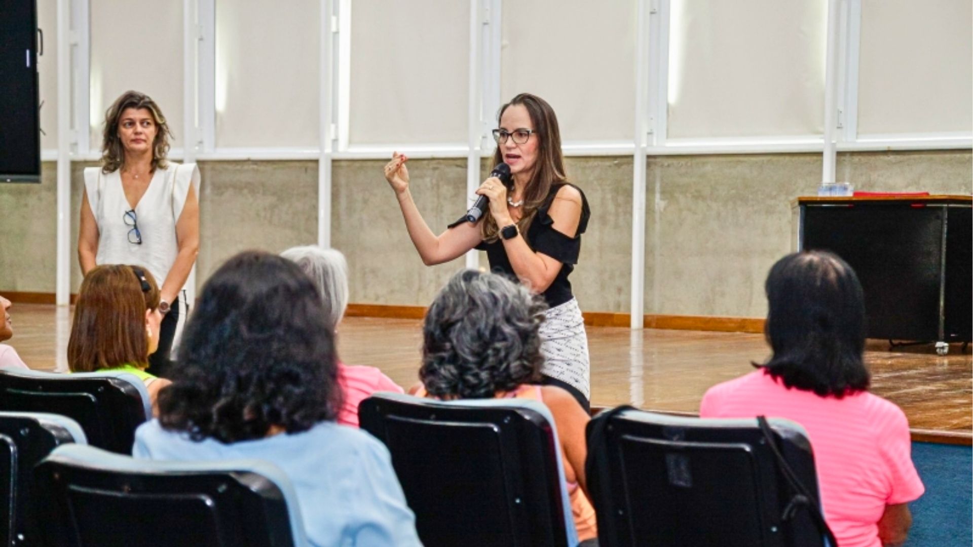 Encontro em Paulínia aborda implementação da lei “Não se cale!”