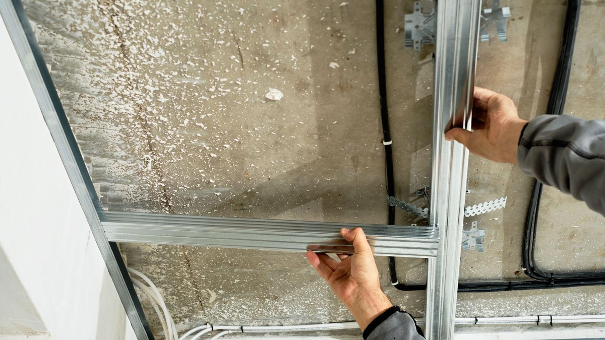 Montagem de estrutura metálica em steel frame para construção a seco e modular
