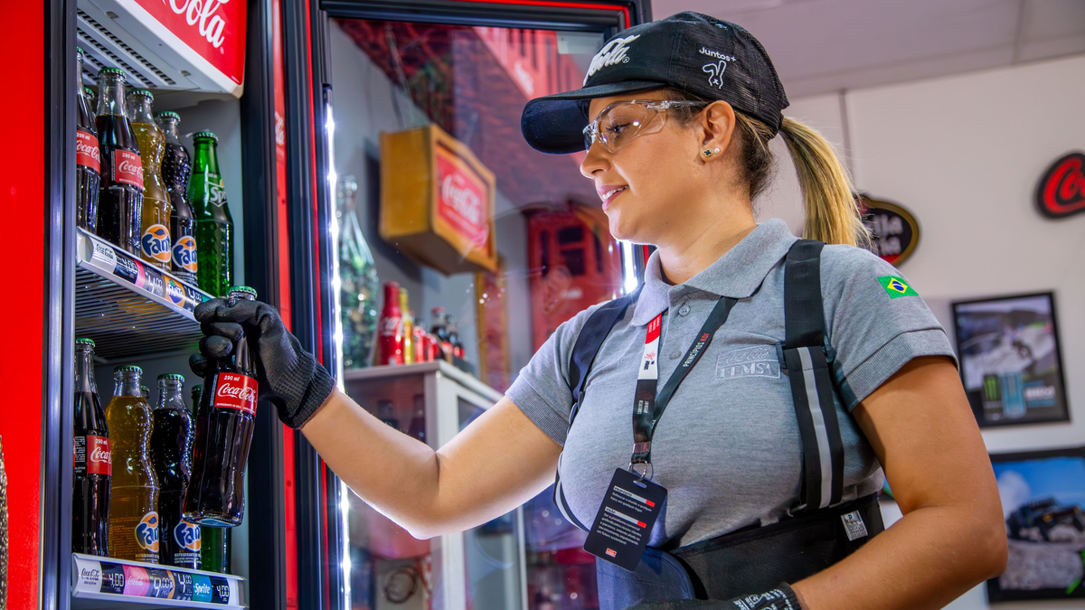 Coca-Cola FEMSA abre mais de 100 vagas de emprego em Sumaré para o fim de ano