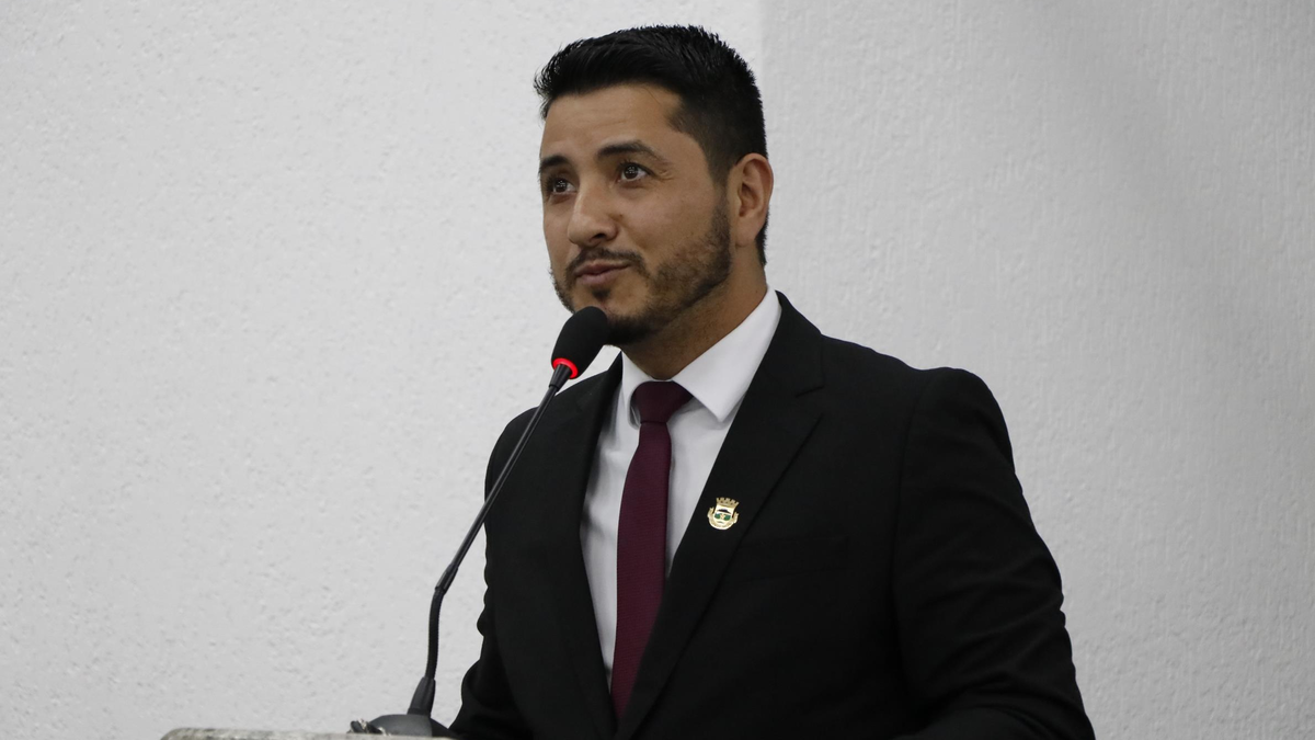 Vereador cobra fiscalização de fios abandonados após prazo de lei em Monte Mor