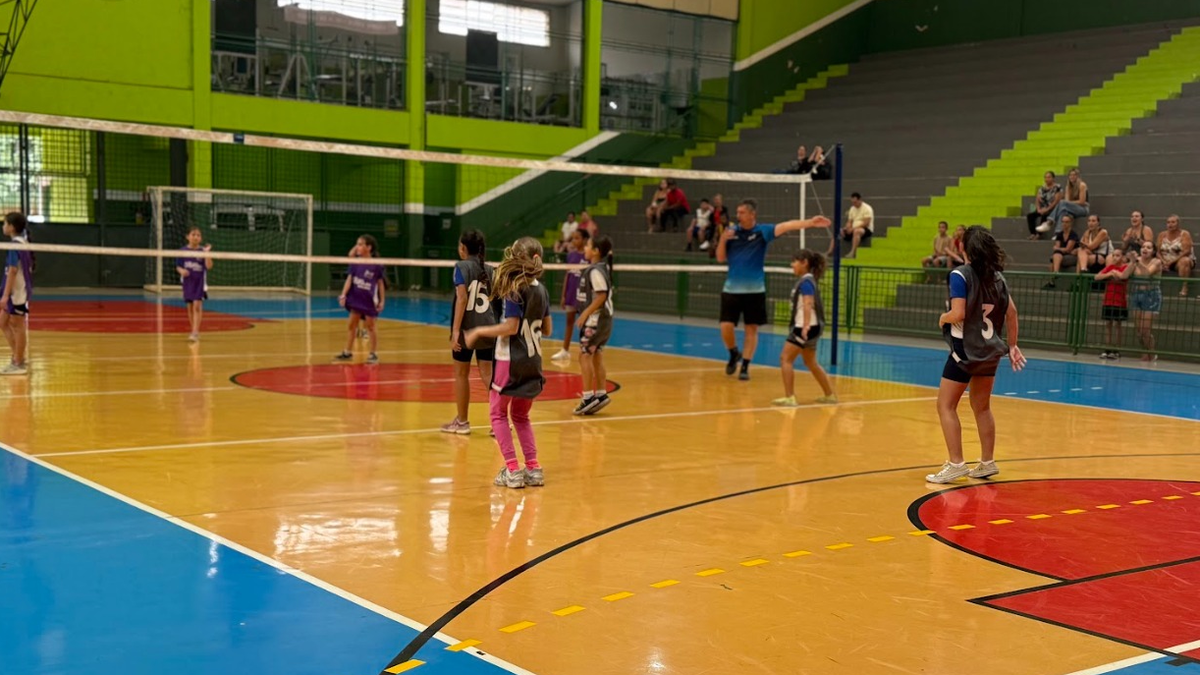 Finais dos Jogos Escolares de Nova Odessa reúnem alunos do 4º e 5º anos no Ginásio do Santa Rosa nesta terça (25)