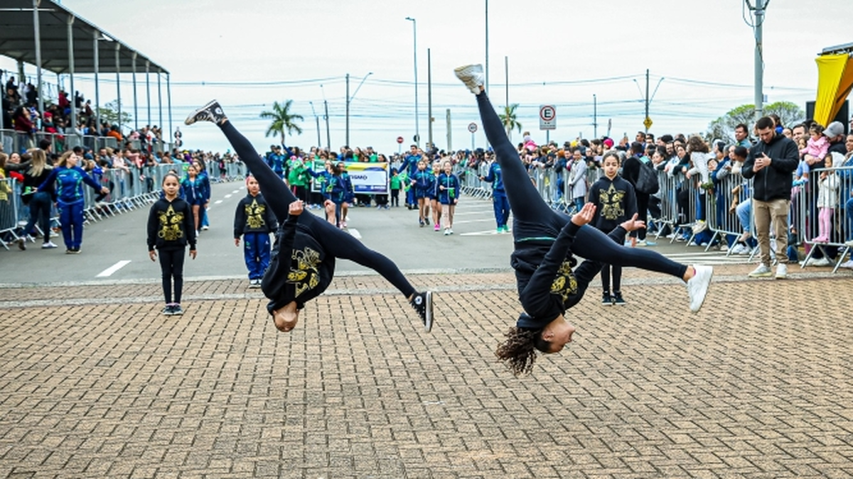 Desfile de 7 de Setembro reúne 12 mil pessoas no Parque Brasil 500 em Paulínia
