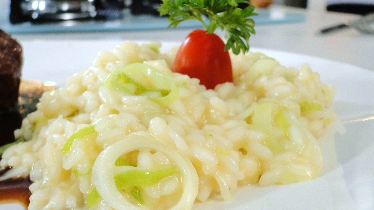 Gastronomia: dicas para preparar risoto de alho-poró sem erro
