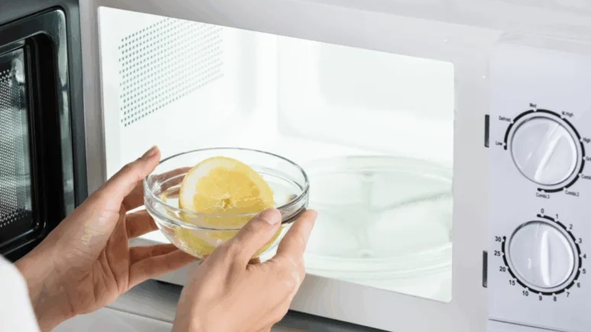 Truques práticos no micro-ondas ajudam a agilizar receitas e simplificar a limpeza
