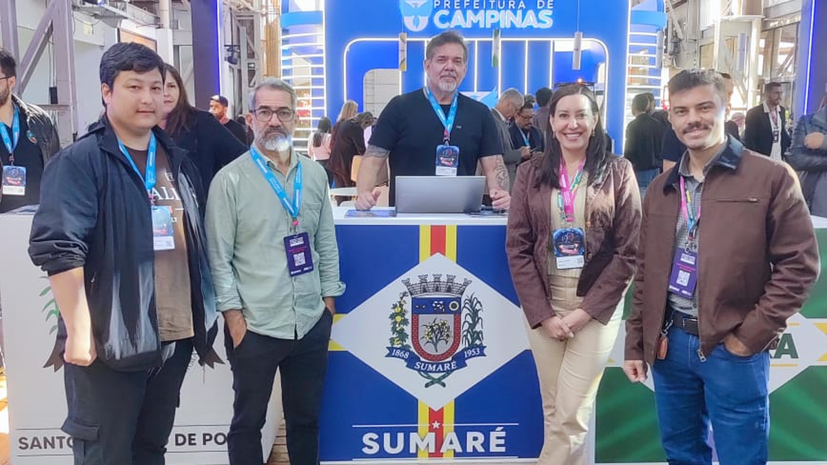 Equipe da Prefeitura de Sumaré no estande do município durante a Campinas Innovation Week