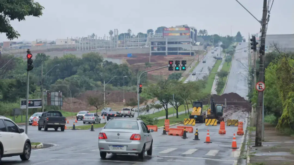 Obras da travessia sobre o Córrego Capuava na Avenida Ampélio Gazzetta, em Nova Odessa