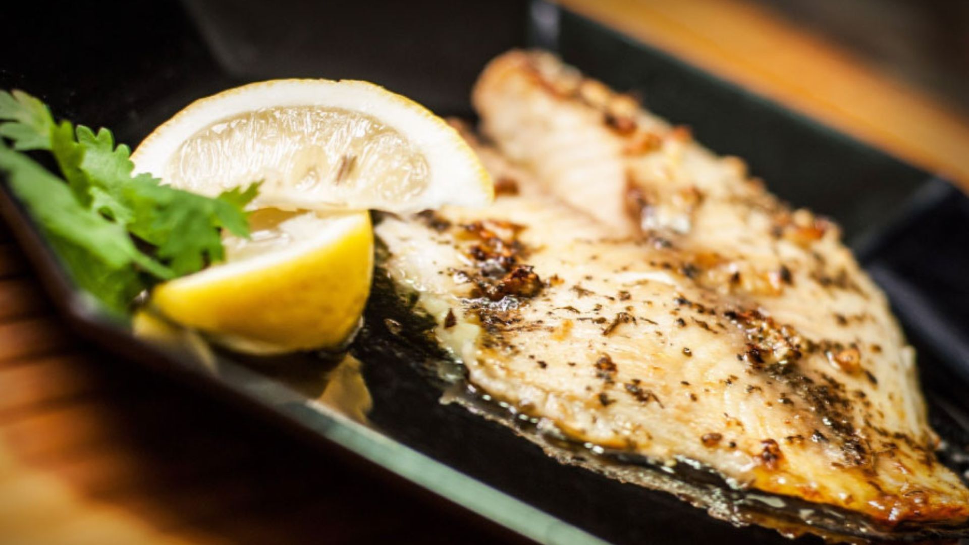 Cinco segredos para temperar peixes em casa e evitar erros comuns