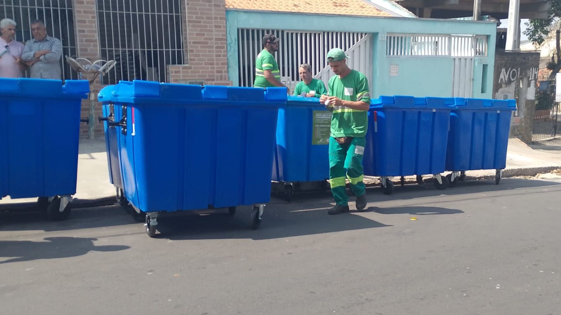 Jardim Nova Europa Recebe Contêineres para Descarte de Lixo Doméstico
