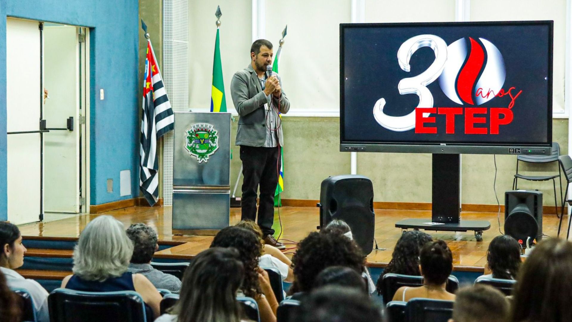 ETEP Completa 30 Anos com Recertificação do Curso Técnico em Química pelo CRQ