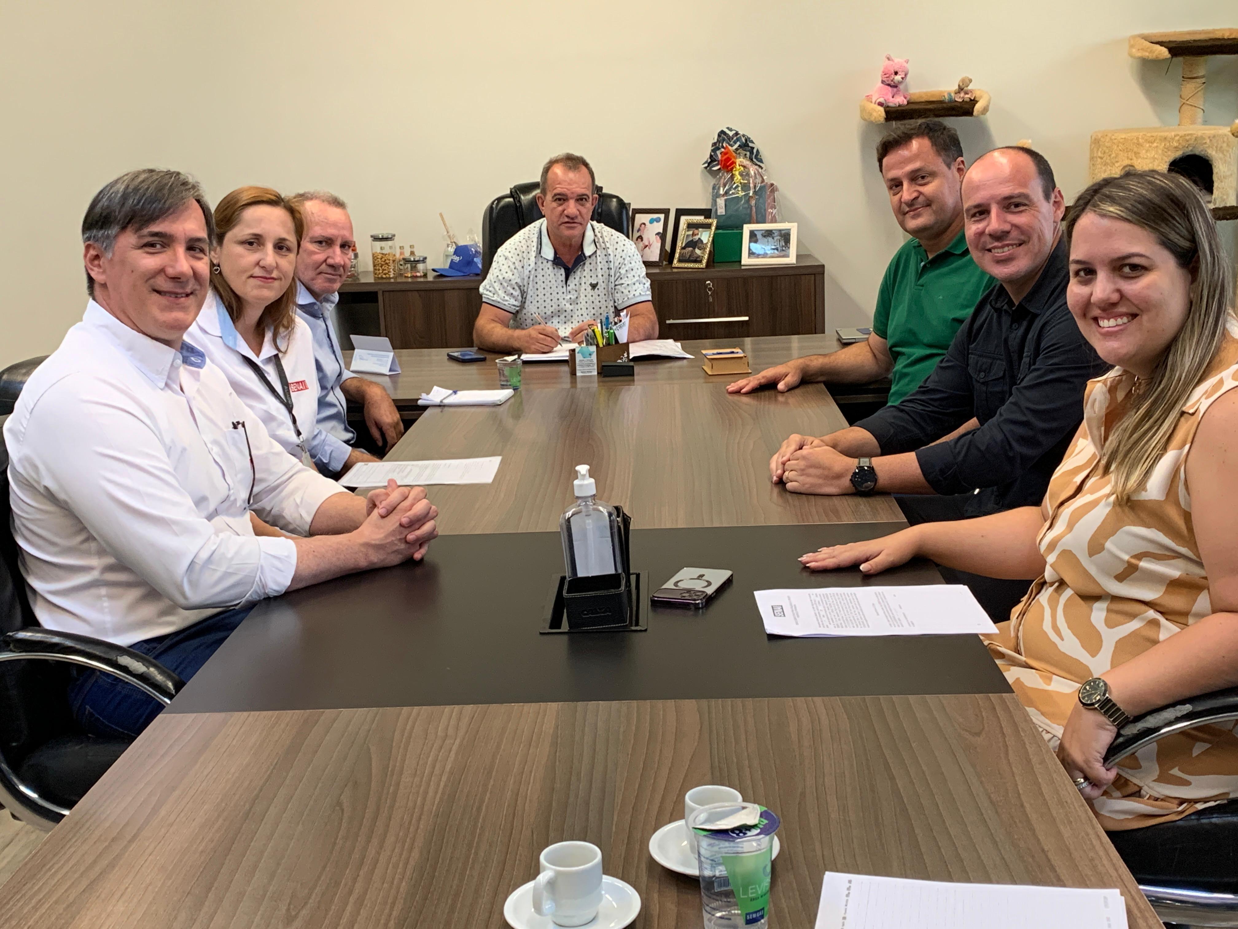 Prefeitura de Nova Odessa Avalia Parceria com SENAI para Cursos de Vestuário e TI