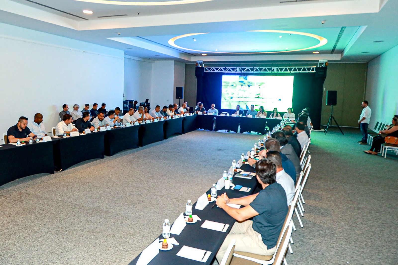 Prefeito de Paulínia promove reunião do secretariado