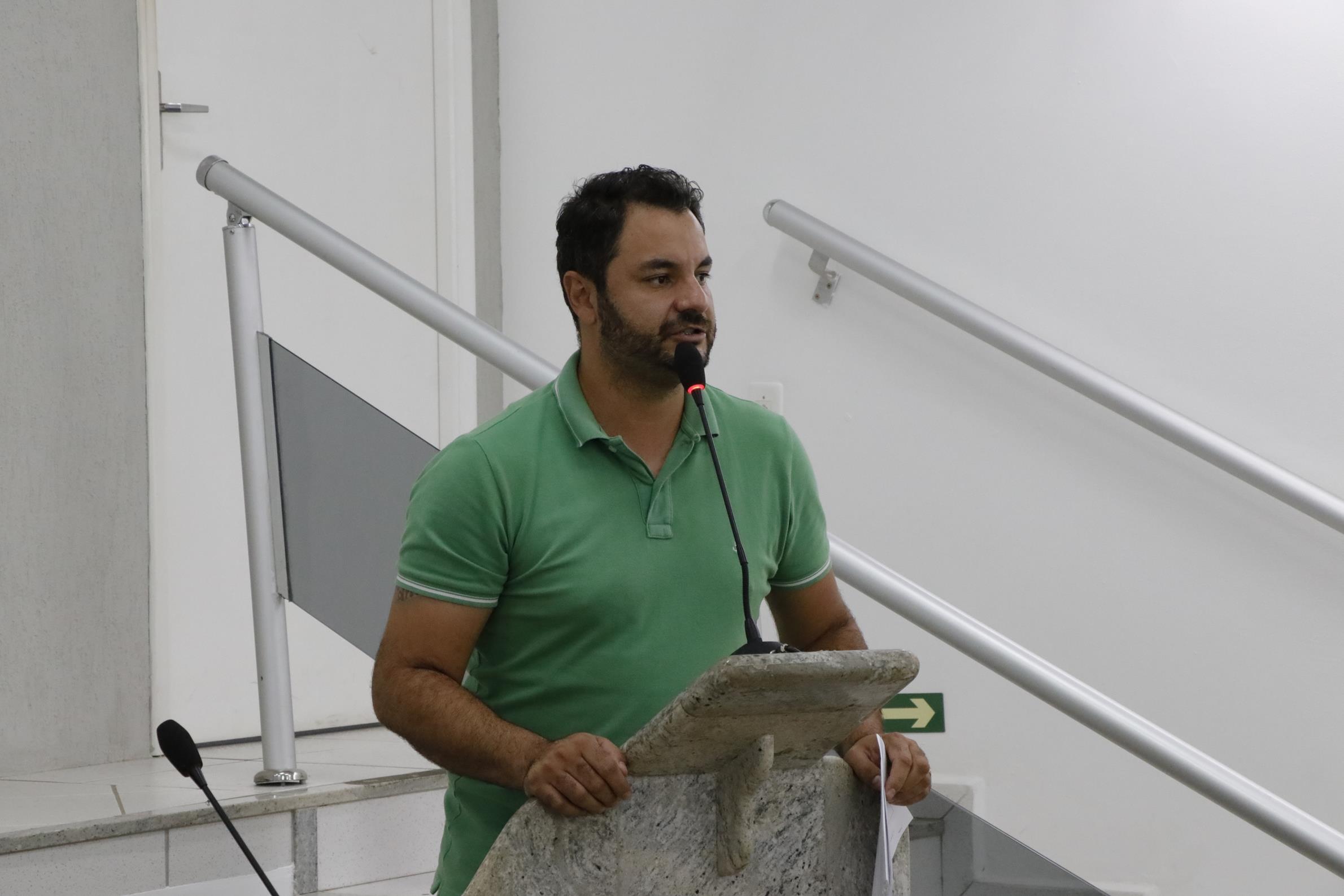 Vereador Bruno Leite propõe programa de incentivo à adoção de animais abandonados em Monte Mor