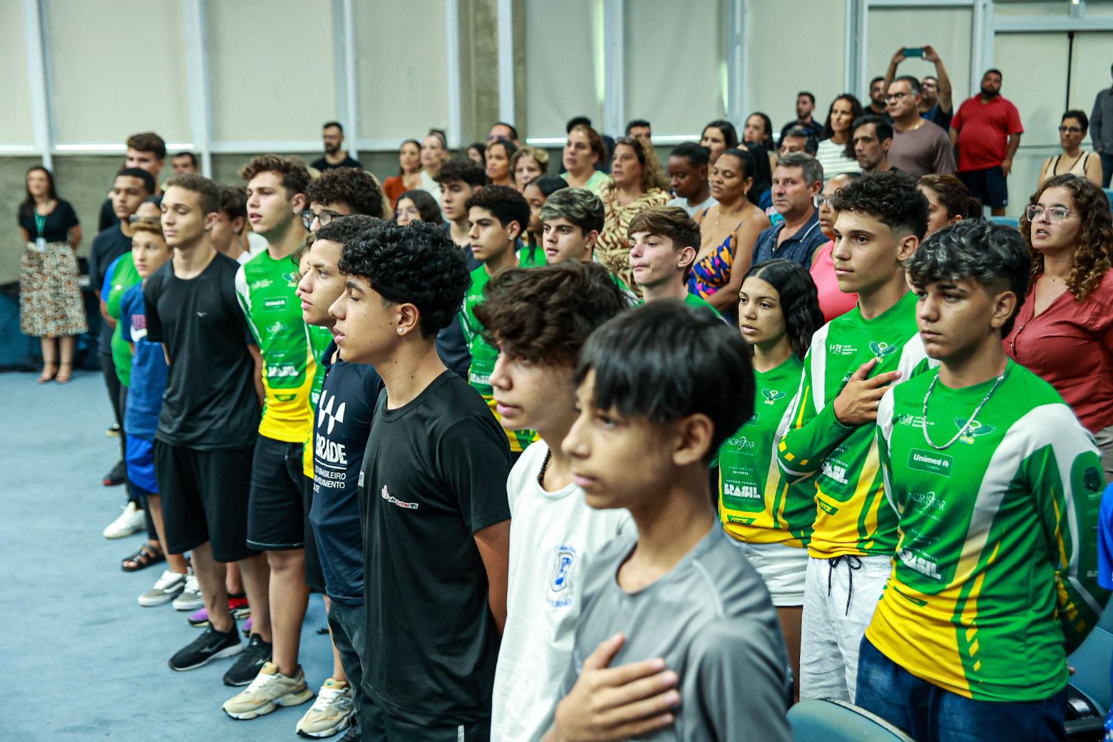 Prefeitura de Paulínia entrega 38 bolsas esportivas em comemoração ao 61º aniversário da cidade