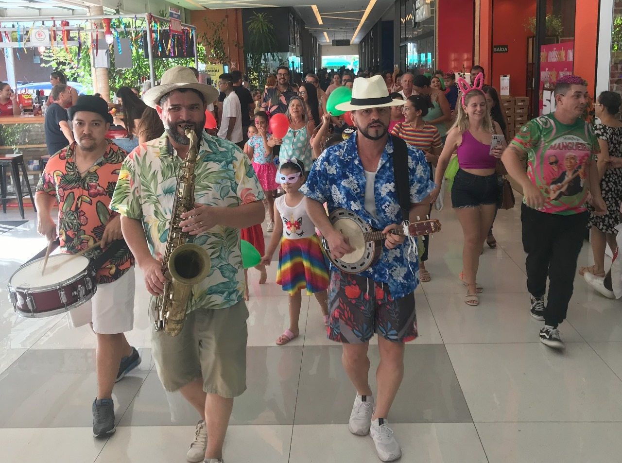 Carnaval Folia das Cores traz atrações gratuitas ao Shopping ParkCity Sumaré