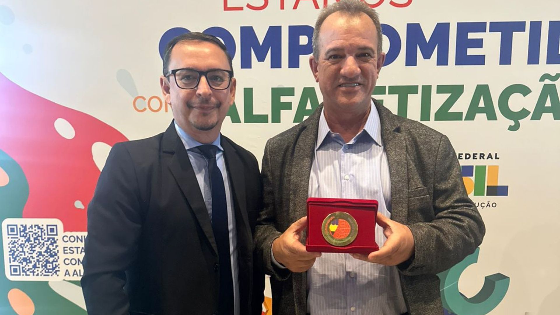 Prefeito Leitinho recebe 'Selo Ouro' do MEC em reconhecimento à alfabetização em Nova Odessa