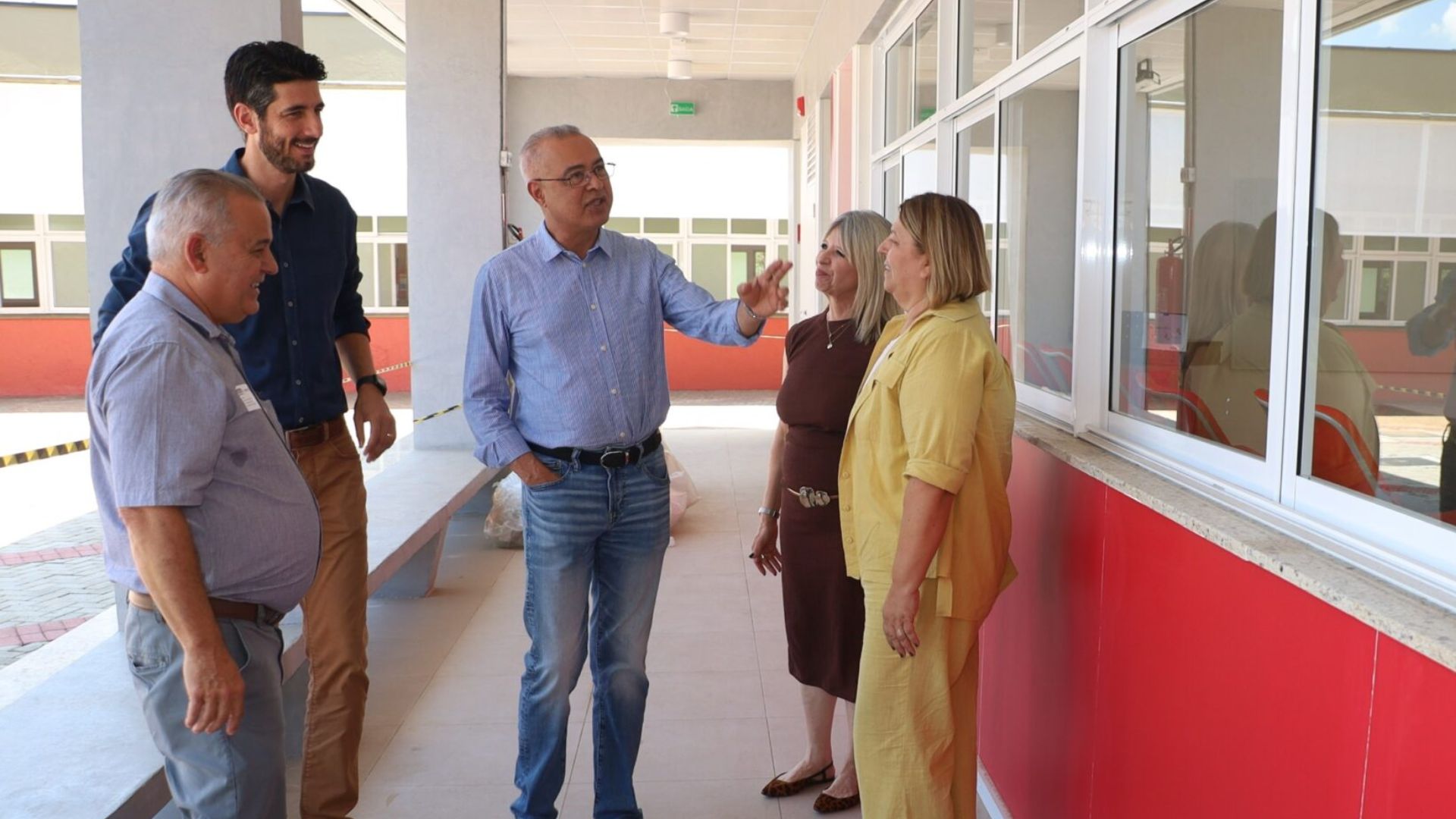 Prefeito Zezé Gomes visita Escola SESI e anuncia novos investimentos em educação