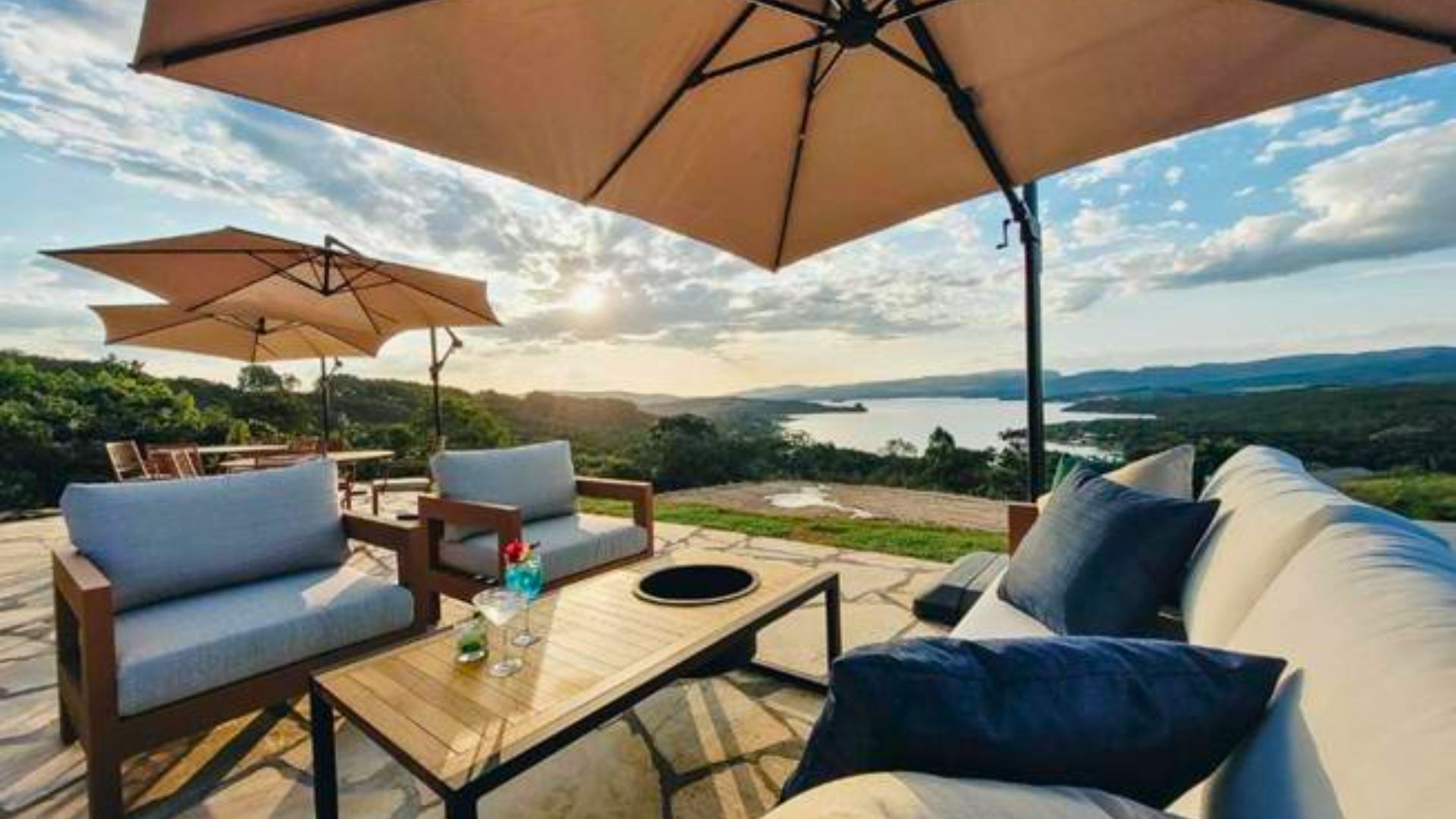 Tendências para Móveis de Área Externa em 2025: Personalização, Conforto e Funcionalidade