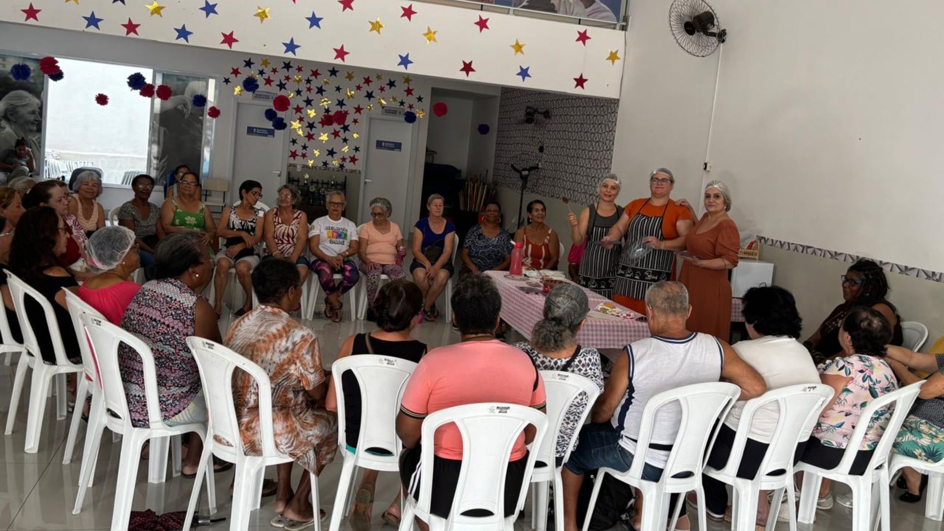 Oficina de Páscoa ensina técnicas de chocolate para idosas no CCMI do Jardim Amanda