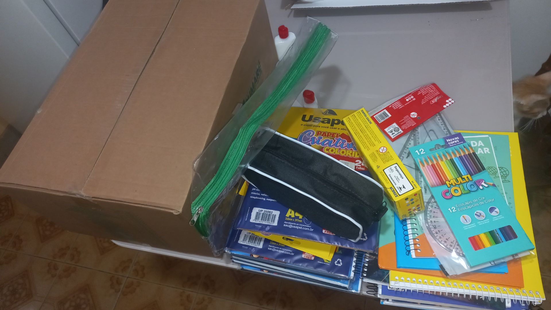 Entrega de kits escolares em Sumaré gera polêmica por retenção de materiais em escolas