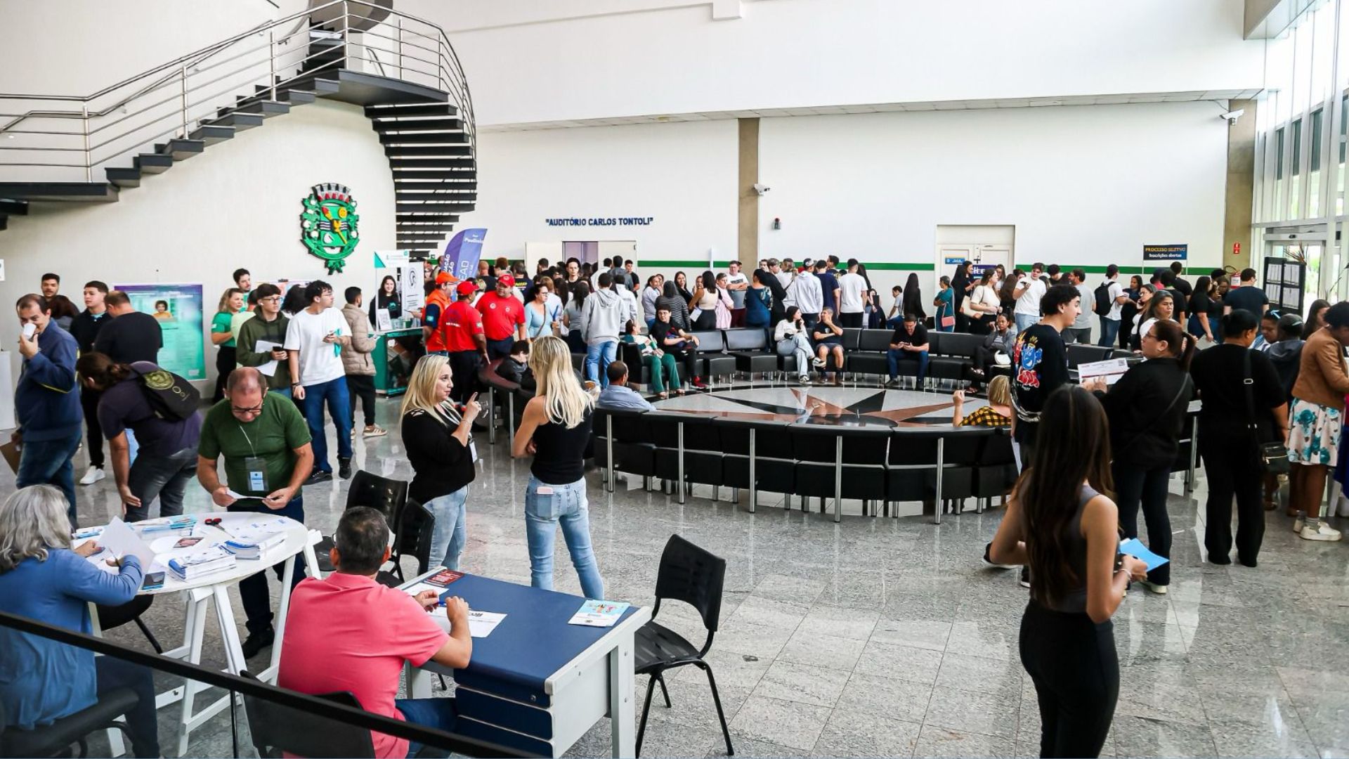 Paulínia realiza 1º Feirão do Emprego com mil participantes e oportunidades diversas