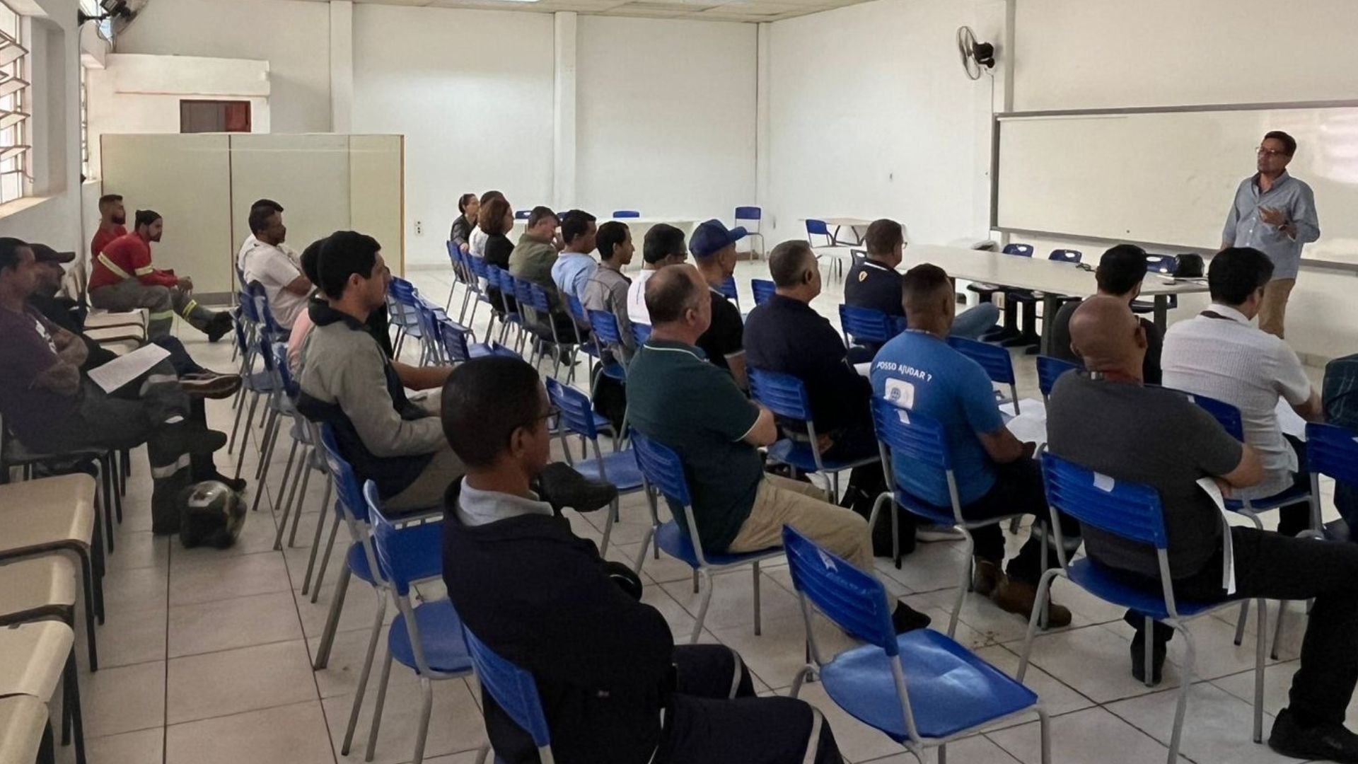 Sumaré realiza reunião com empresas de telefonia e CPFL para retirada de fios em postes