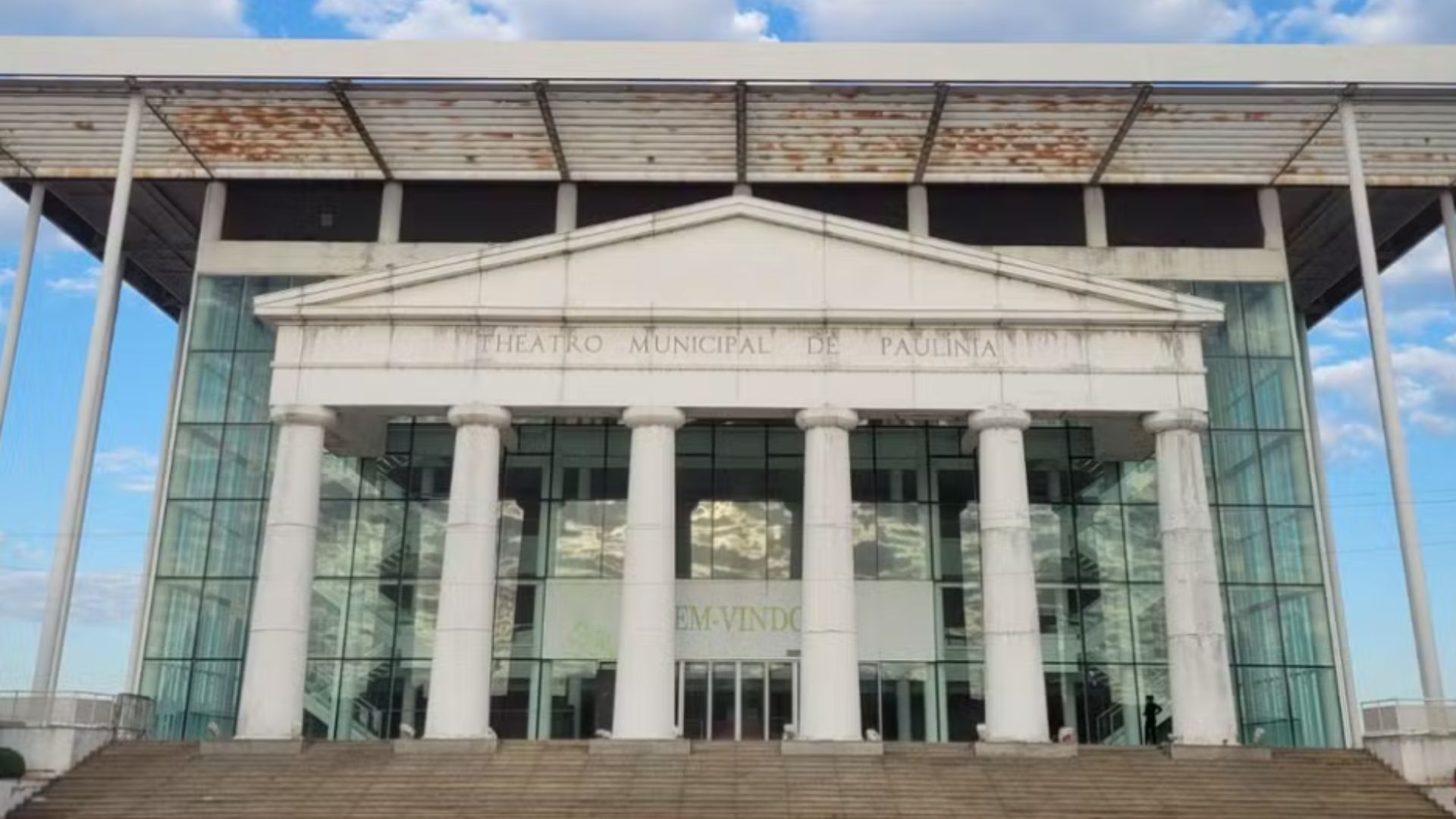 Theatro Municipal de Paulínia sofre abandono e revela contradições na política cultural local