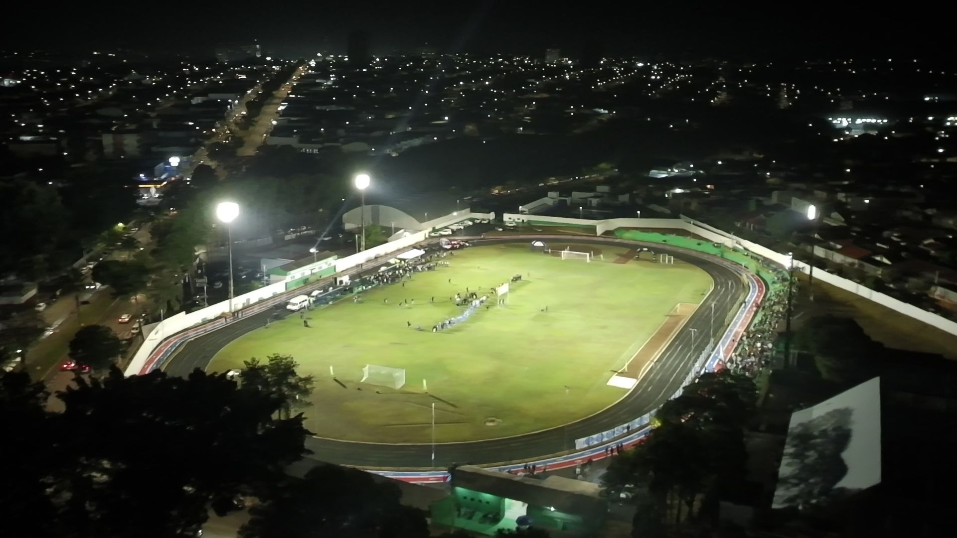 Prefeito Henrique do Paraíso entrega primeira etapa da revitalização do Centro Esportivo de Sumaré