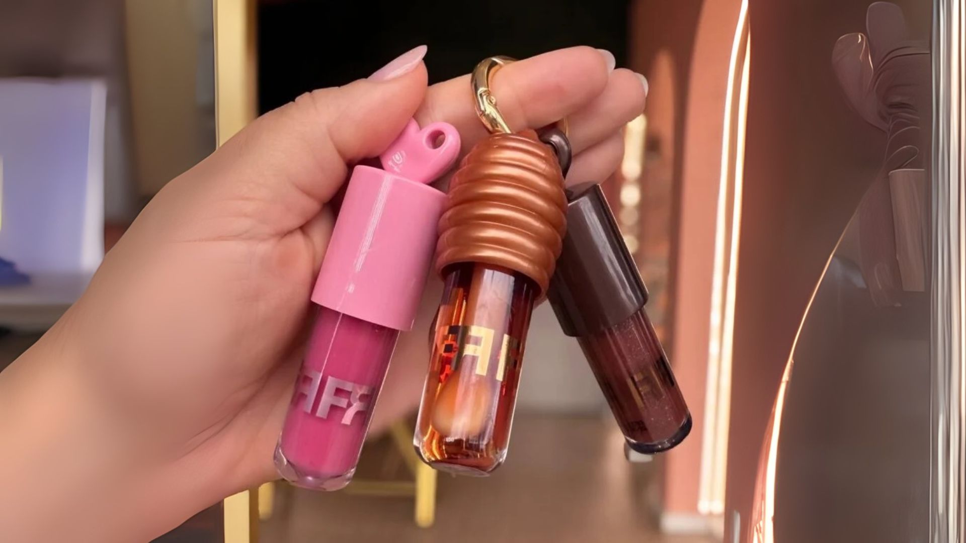 Gloss-chaveiro: a tendência de beleza que virou febre entre fashionistas