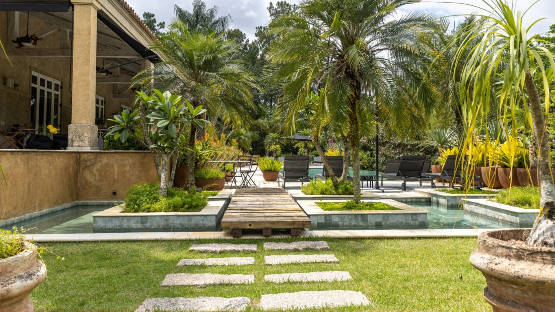 Grama ou forração: como escolher a melhor cobertura para seu jardim